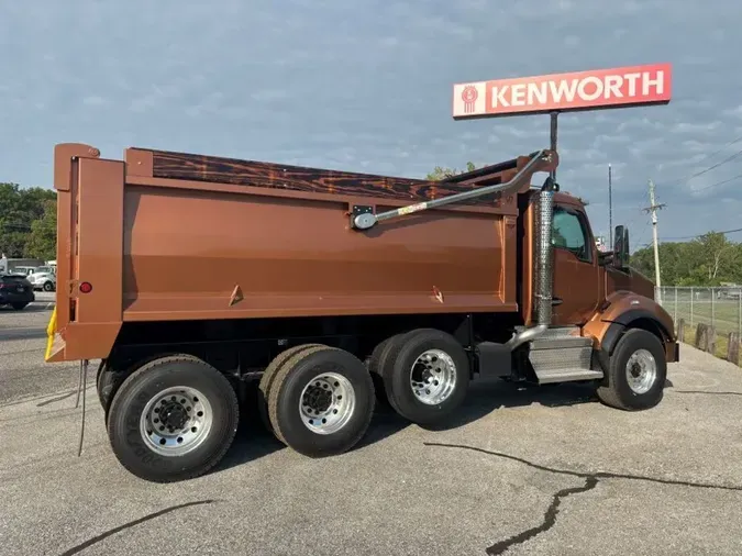 2025 Kenworth T880