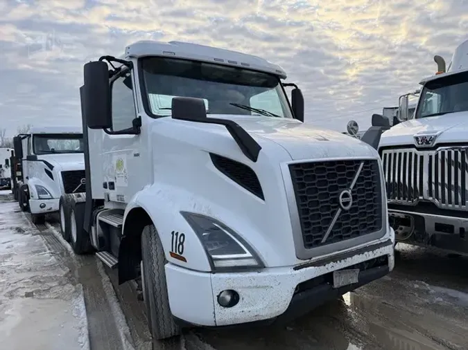 2018 VOLVO VNR64T300