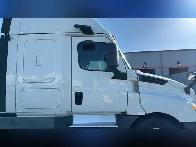 2019 Freightliner Cascadia 126