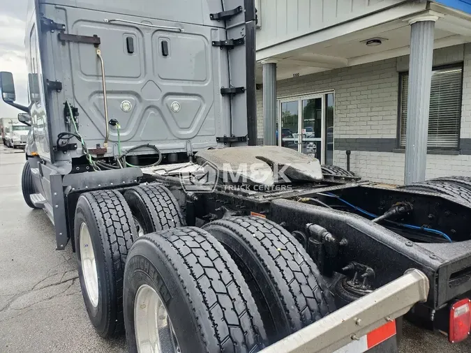 2022 FREIGHTLINER Cascadia 126