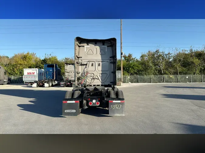 2025 Freightliner Cascadia 126