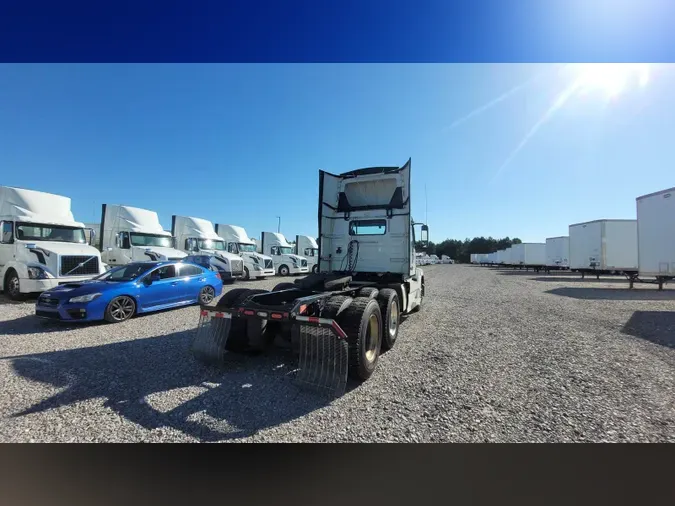 2018 Volvo VNL300