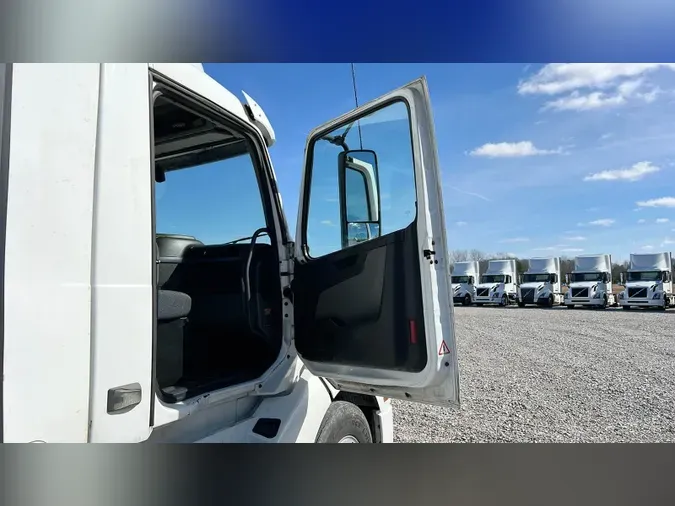 2018 Volvo VNL300