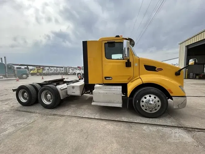 2017 PETERBILT 579