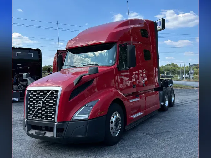 2020 VOLVO VNL64T760