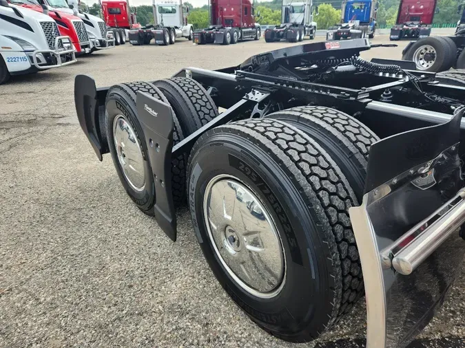 2023 PETERBILT 579