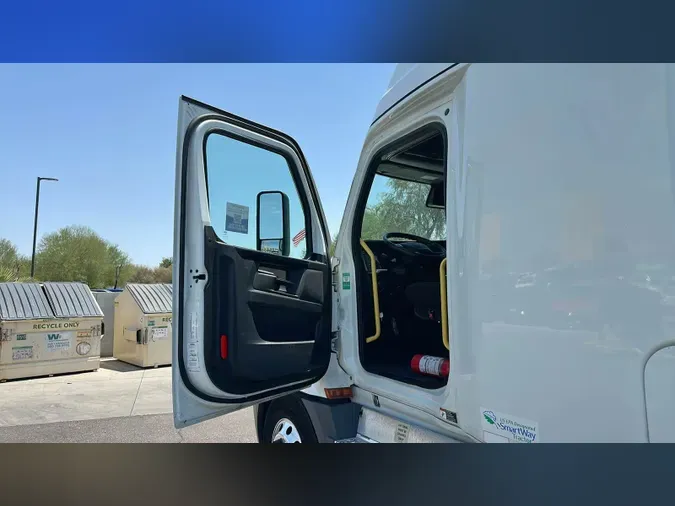 2023 Freightliner Cascadia 126