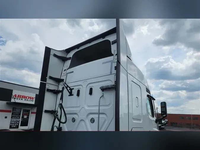 2021 FREIGHTLINER CA116