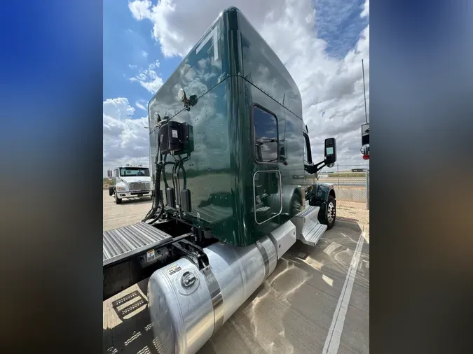 2021 Peterbilt 567