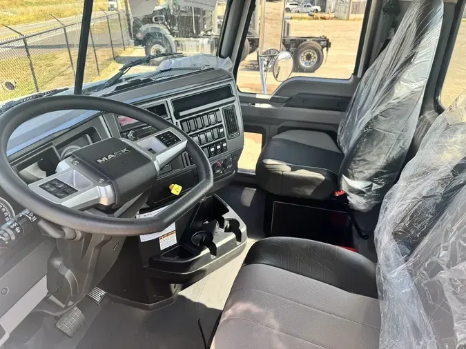 2026 MACK GR64B