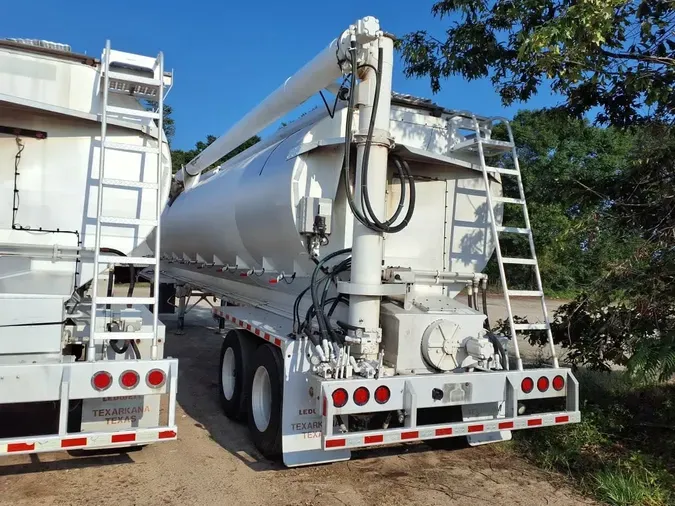 2016 LEDWELL BODY CO 40' TANKER
