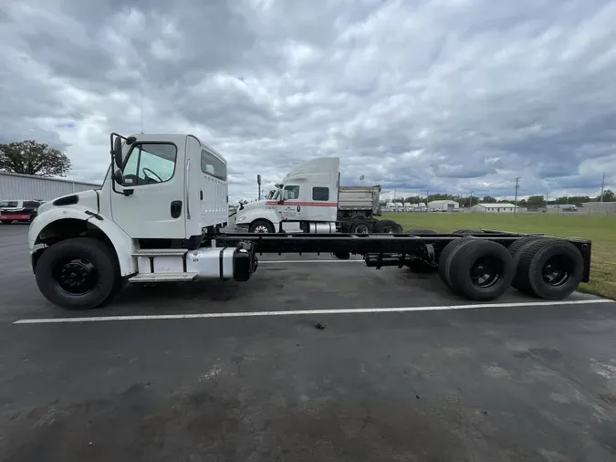 2022 Freightliner Business Class M2 112