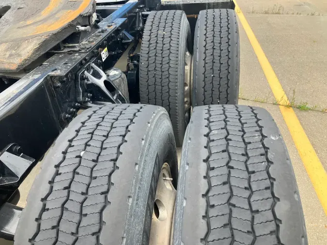 2023 Kenworth W990