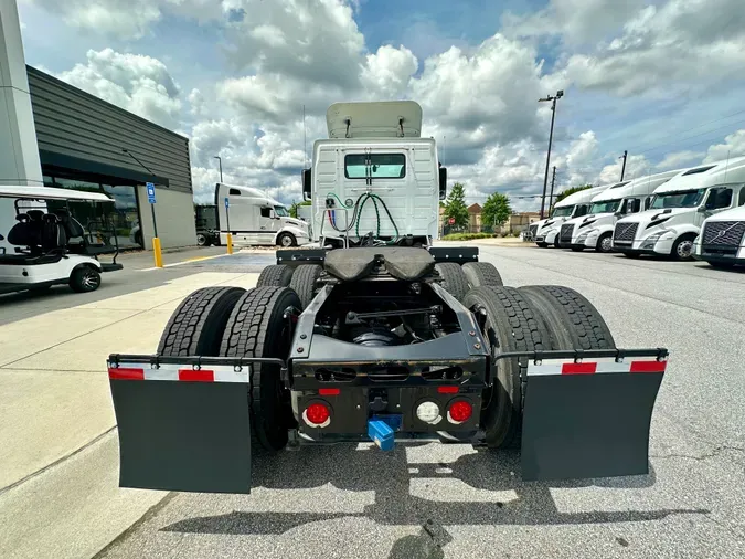 2019 Volvo VNL64T300