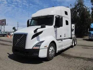 2020 VOLVO VNL64T760