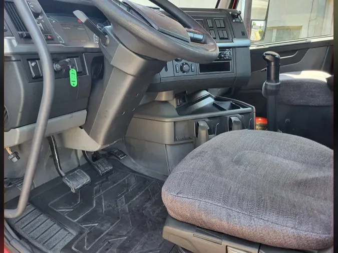 2019 VOLVO VNL64TRACTOR