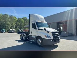 2020 Freightliner Cascadia 126