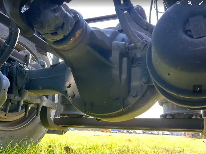 2025 VOLVO VNL64T860