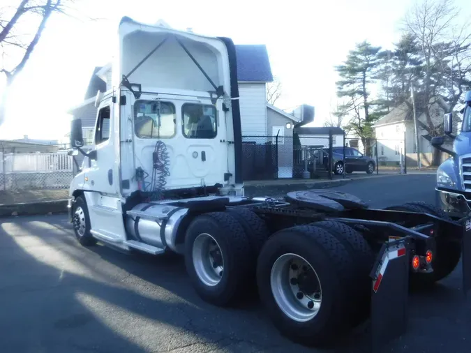 2018 FREIGHTLINER/MERCEDES CASCADIA 125