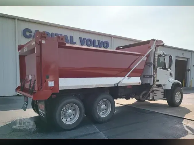 2025 VOLVO VHD64F300