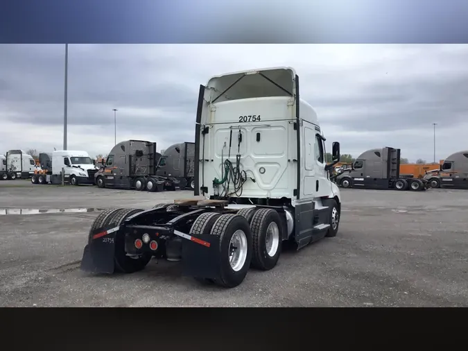 2021 Freightliner Cascadia 126