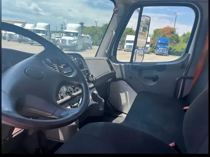 2018 FREIGHTLINER M2 106