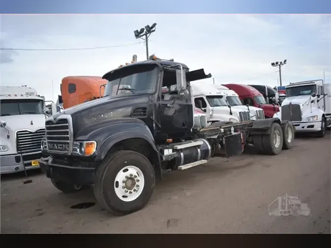 2005 MACK GRANITE CV713