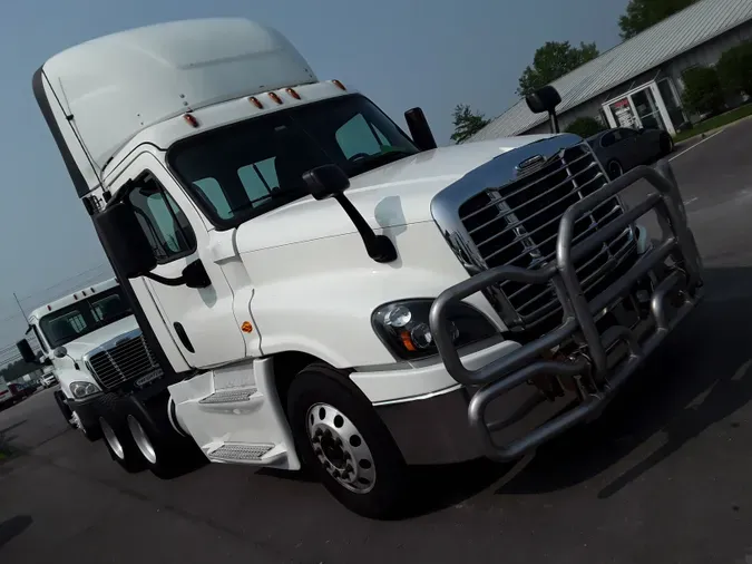 2017 FREIGHTLINER/MERCEDES CASCADIA 125