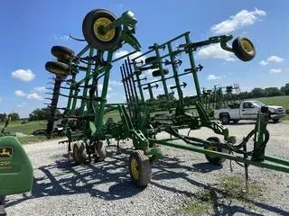 2005 John Deere 2210