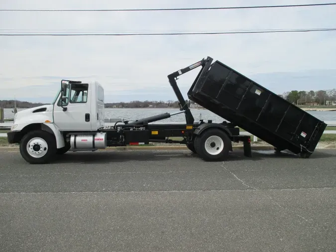 2019 INTERNATIONAL 4300