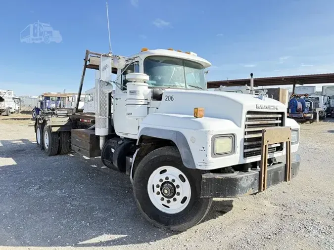 2002 MACK RD688S