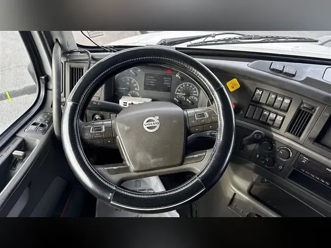 2019 VOLVO VNL760