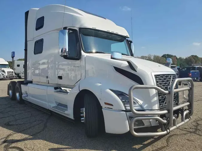 2021 VOLVO VNL64T860