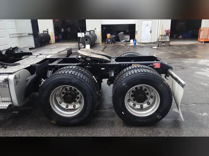 2019 Volvo VNL300