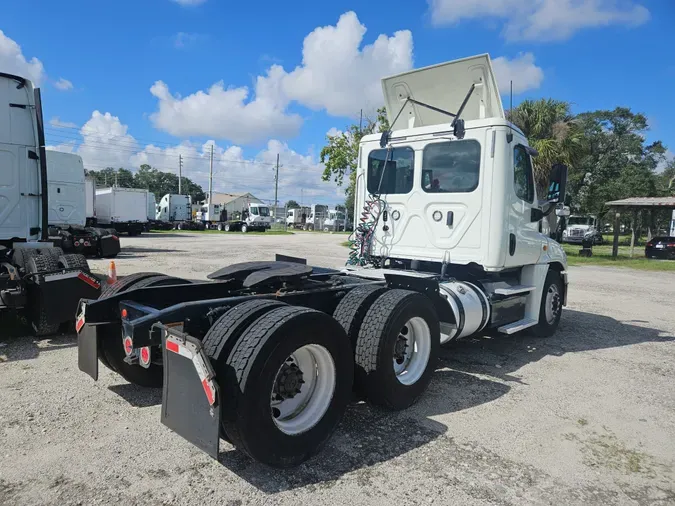 2018 FREIGHTLINER/MERCEDES CASCADIA 125