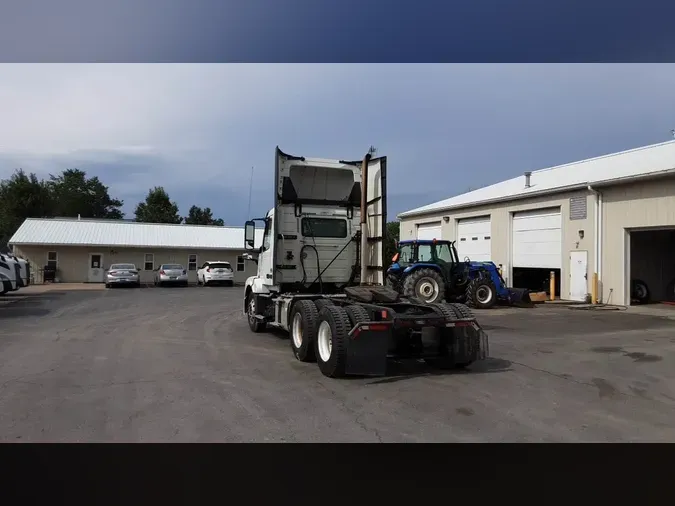 2016 Volvo VNL300