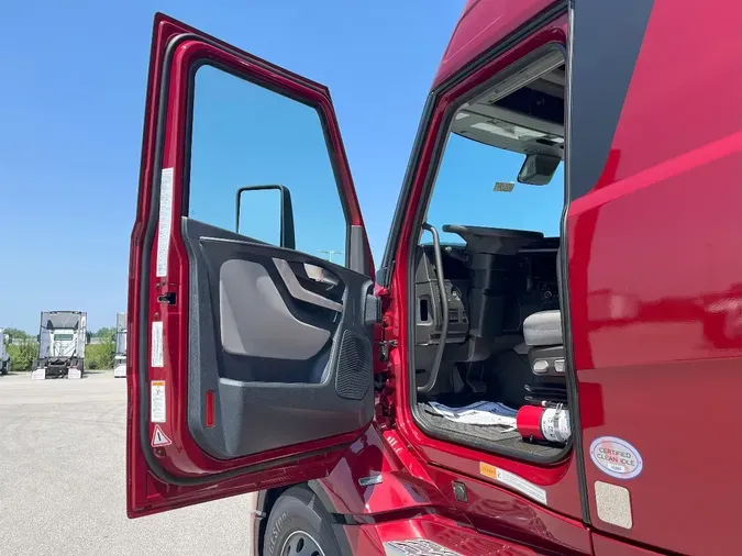 2026 VOLVO VNL64T860