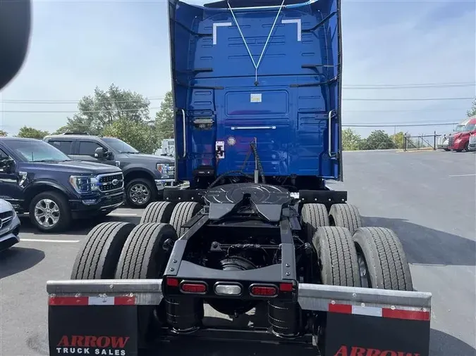 2019 VOLVO VNL760