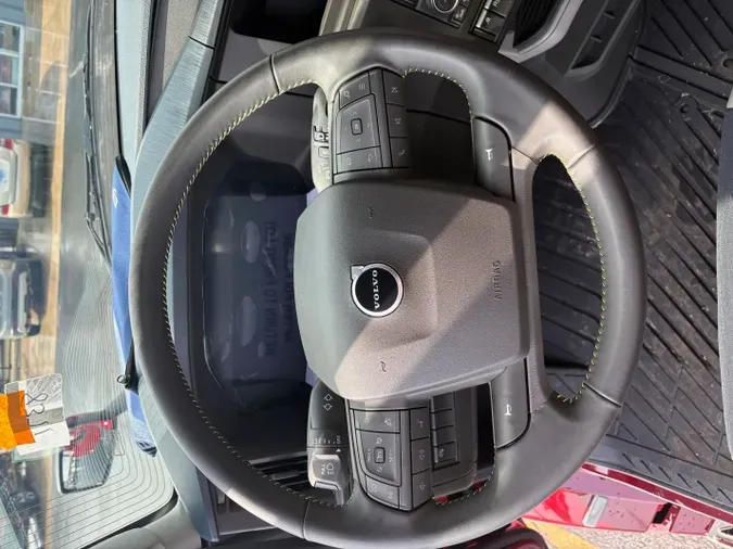 2027 VOLVO TRUCK VNL64TV04