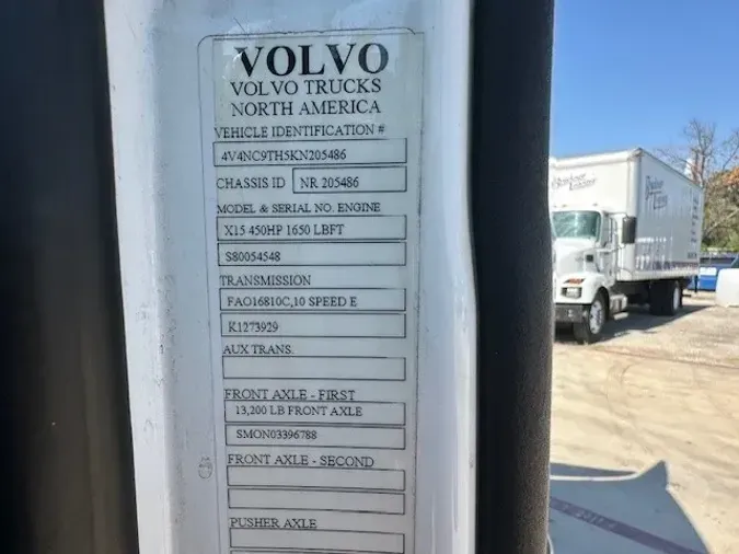 2019 VOLVO VNL64T760