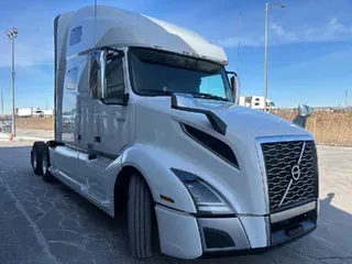 2020 VOLVO VNL64T760