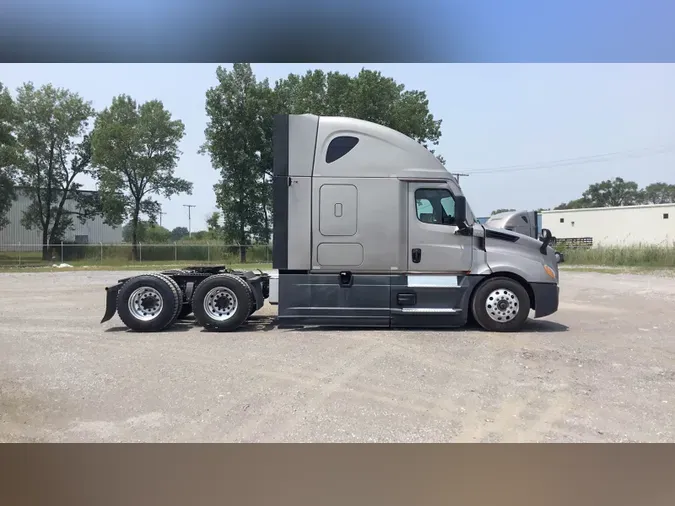 2021 Freightliner Cascadia 126