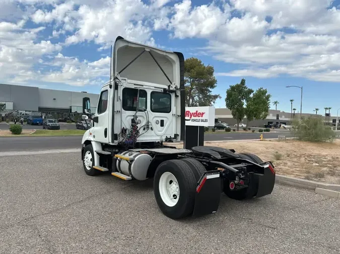 2017 FREIGHTLINER CASCADIA 113