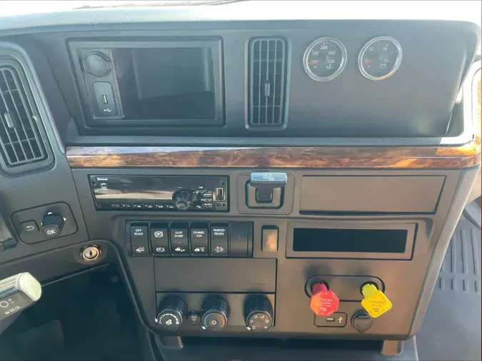 2019 International RH613