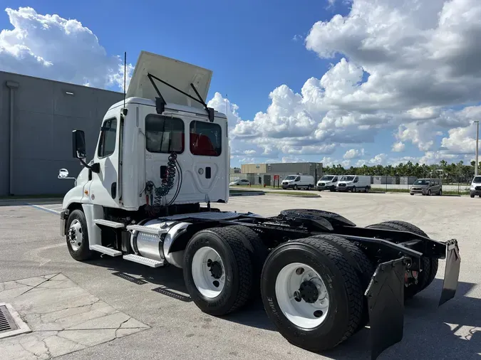 2016 FREIGHTLINER CASCADIA 125