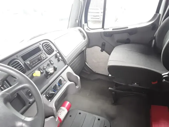2016 FREIGHTLINER M2 106
