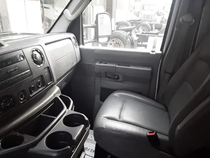 2017 FORD MOTOR COMPANY E350