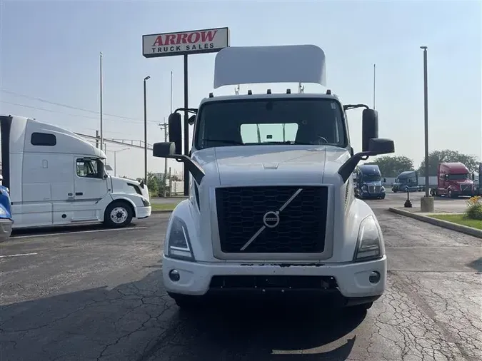 2020 VOLVO VNR64T300