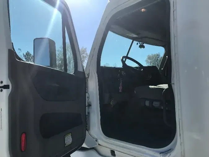 2019 Freightliner X12564ST