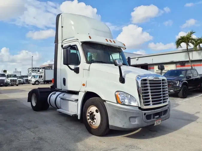 2019 FREIGHTLINER/MERCEDES CASCADIA 12551af0e5e0576a97a78588bdf062215ec